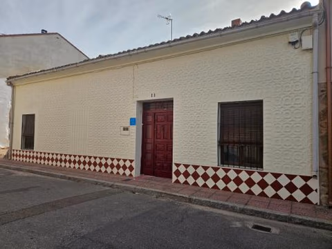 La Nava, casa de pueblo con patio y calefacción con chimenea — foto 1