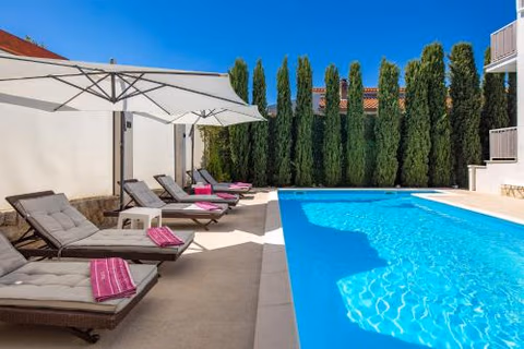 Family House Rose with Pool - Happy Rentals — photo 2