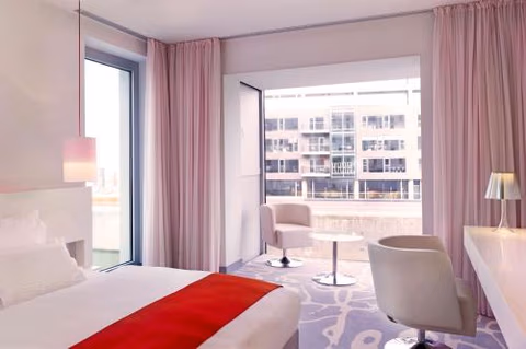 art'otel cologne, Powered by Radisson Hotels — foto 2