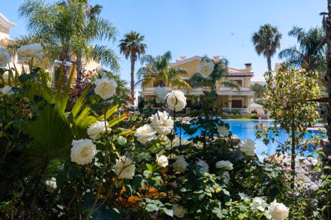 Sunny Escape w Pool & Garden by The Coast Exclusive Rentals — foto 1