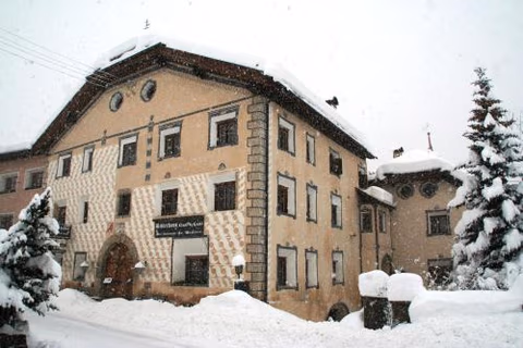 Chasa de Capol - Historische Gaststätte & Weinkellerei — foto 8
