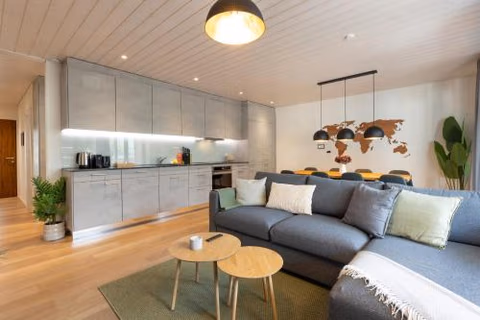 Scenic Apartment with Balcony View & Free Parking — foto 3