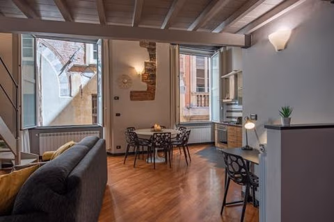 (Aquarium) Elegant Two-Level Apartment with In-Room Tub — foto 1