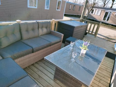 BJ Chalets - Simonsgat 40 - Vakantiepark Lauwersoog- Chalet aan SPEELTUIN — foto 3