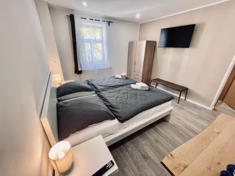 Charmantes Zimmer mit Parkplatz & Restaurant — photo 9