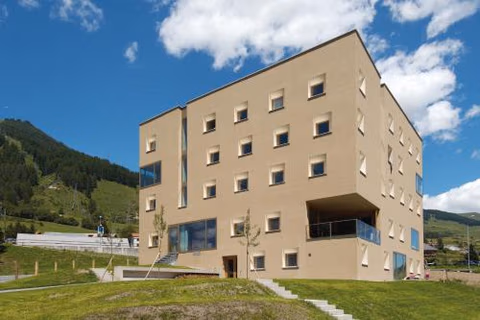 Scuol Youth Hostel — foto 1