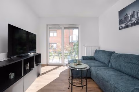 Elegant White Apartment with Terrace & Parking in Wrocław by Noclegi Renters — foto 1
