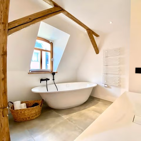 Gemütliches Studio im Zentrum von Hof mit Designer-Wanne & 24h-Check-in — foto 1