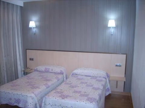 Hotel Corona de Castilla — photo 2