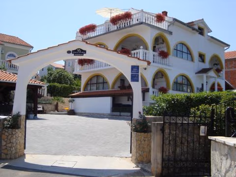 Villa Flora — foto 1