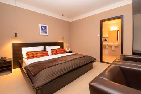 Aston Hotel — foto 1