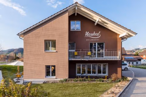 Neuhof Gäste-& Schokohaus — foto 1
