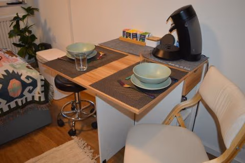 ModernesMiniZimmer-Stadtnah-SelfCheckIn-Parkplatz — photo 7