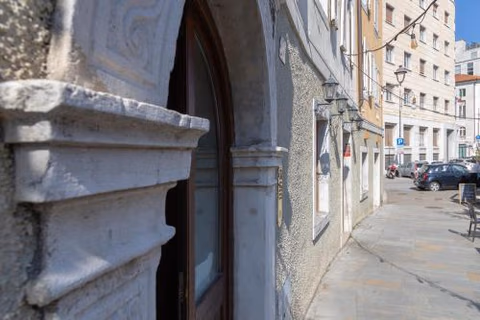 Suite Calvino, in Piazza Unità con parcheggio — foto 6