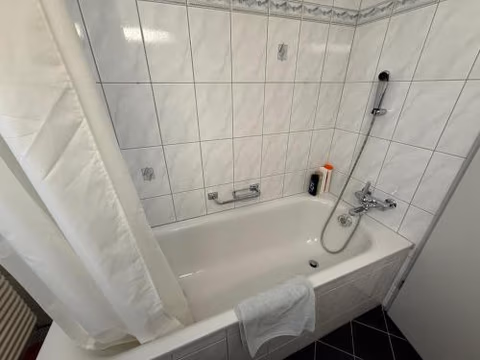 1 room studio with private bathroom — foto 9