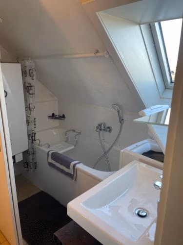 Small attic apartment close to Lake and Mountains Fussach — foto 8