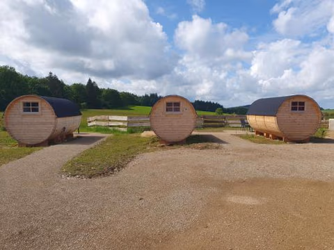 Clamping Schlaffässer im Ferienpark Wolfsschlucht Prüm Eifel — photo 5