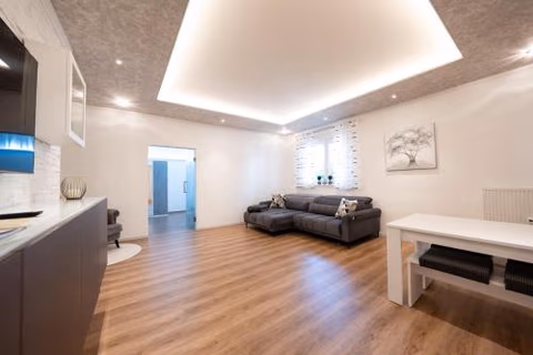 Ring48 City Living - modernes Wohnen mit Wohlfühlambiente mitten im Stadtzentrum - vollausgestattete Küche, Bad mit Duschbadewanne, Parkplatz — foto 7