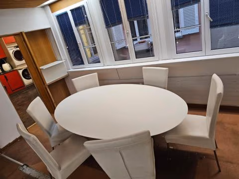 Privat Grosse Zimmer-Merkur-mit gemeinsamer Küche und Bad in der Altstadt Chur — foto 6