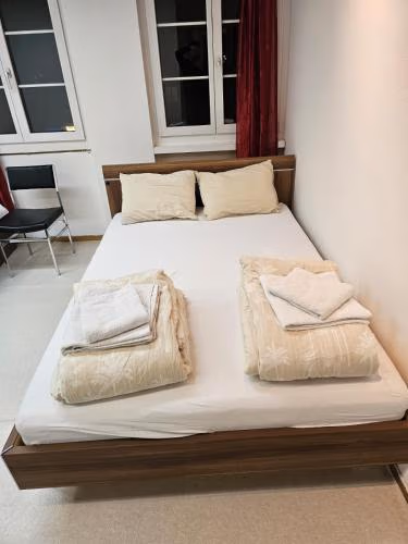 Privat Grosse Zimmer-Merkur-mit gemeinsamer Küche und Bad in der Altstadt Chur — foto 3
