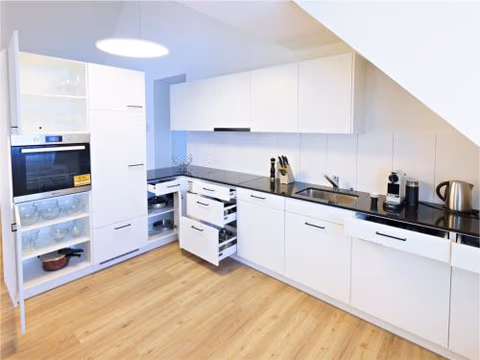 Exklusive 4.5 Zimmer Wohnung für Familien und Business — foto 8