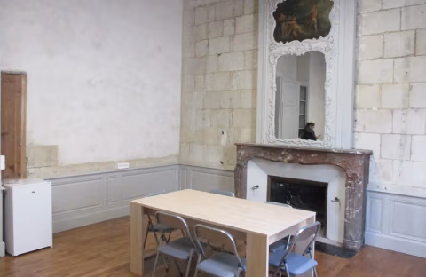 Halte Pèlerin "Hotel de Sully" — foto 2
