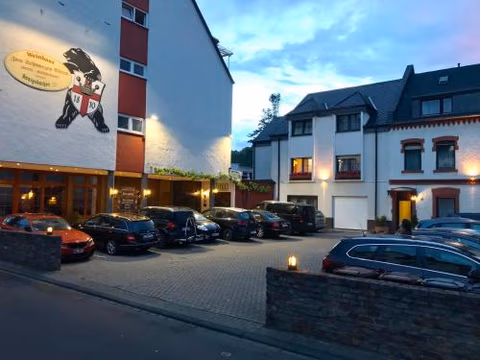 Hotel & Weinhaus Zum Schwarzen Bären — foto 2
