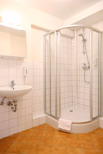 Pension Alpha - Frankfurt City Central Station — photo 4