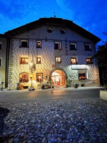 Chasa de Capol - Historische Gaststätte & Weinkellerei — foto 1