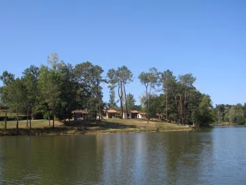 Hôtel LES LODGES D'EAUZE — foto 4