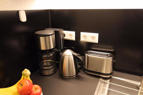Hotel Ulm Zentrum - Komplettes Zimmer, Hochbett, Android TV & eigenem Bad - perfekt für Familien & Gruppen — foto 2