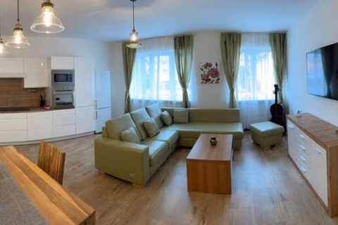 Newly renovated 2 rooms apartment downtown Nitra — foto 1