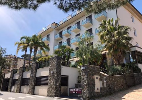 Hotel Ariston & Apartments — photo 1