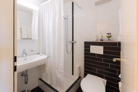 Noah Hotel — foto 4