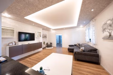 Ring48 City Living - modernes Wohnen mit Wohlfühlambiente mitten im Stadtzentrum - vollausgestattete Küche, Bad mit Duschbadewanne, Parkplatz — foto 3