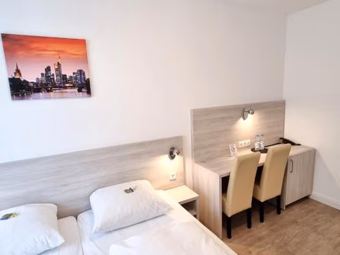 Adler Hotel Frankfurt — foto 1