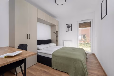 Elegant White Apartment with Terrace & Parking in Wrocław by Noclegi Renters — foto 2