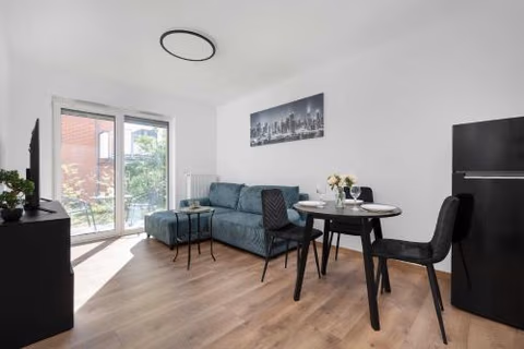 Elegant White Apartment with Terrace & Parking in Wrocław by Noclegi Renters — foto 4