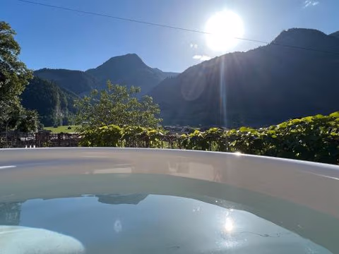 Romantic private superior Swiss Chalet with Hottub — foto 1