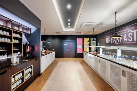 Premier Inn Köln City Centre — photo 7