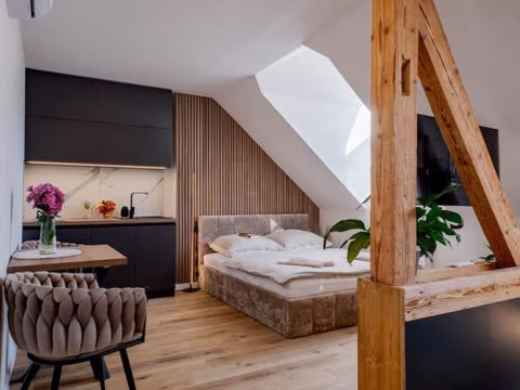 Apartmán Loft l Main Square Stay with Luxury Bath — foto 1