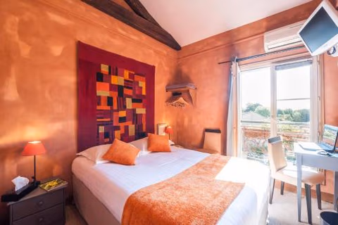 Logis hotels Les Glycines — foto 3
