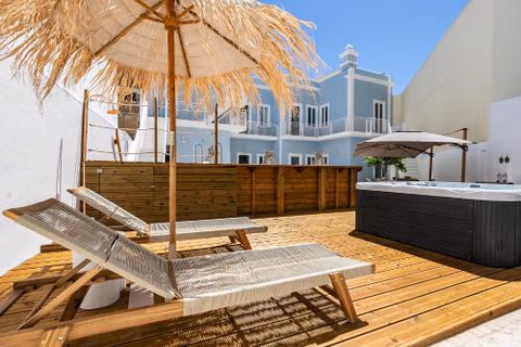 Dona Simone Boutique Suites & Studios - by @ rita's place — foto 1