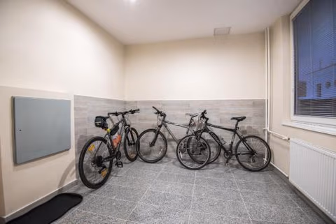 City Hotel B&B, reception 24 7, 800m od-from R1, free parking — foto 8