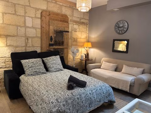 Bel appartement en pierre de 100 m2 avec cour. — foto 4