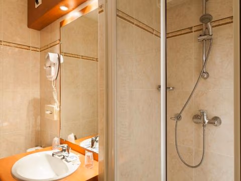 Hotel Kyriad Tours St Pierre des Corps Gare — foto 6