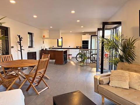 Riverfront House with Private Deck & Nature Views — photo 8