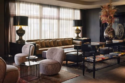 Roomers Frankfurt Central, Autograph Collection — photo 4
