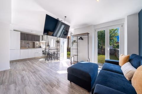 Modern Studio with Private Jacuzzy and Garden — foto 7