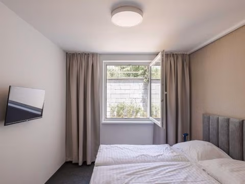 Hotel Taxis Bratislava - New rooms — photo 8